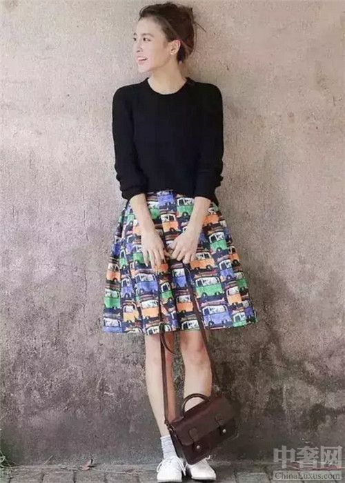 皮肤黑的妹子怎么穿，选好颜色是王道屋顶秧田工装